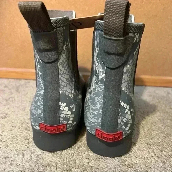 Chooka Women's Snake Print Eastlake Rain Boots Size 6 Gray Booties - Picture 3 of 9